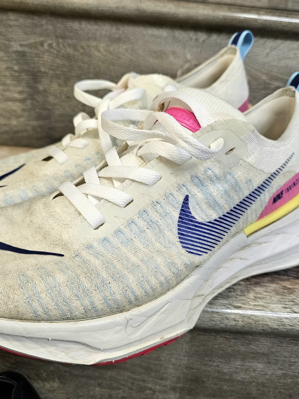Nike ZoomX Men’s Running Shoes Invincible 10.5 White Pink Blue Athletic Shoes